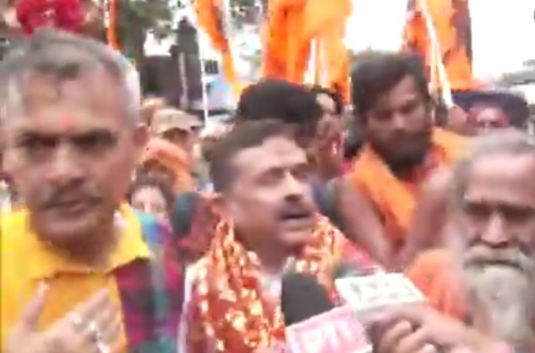 কালীঘাট মন্দিরে পুজো দিয়ে মায়ের কাছে প্রার্থনা শুভেন্দুর