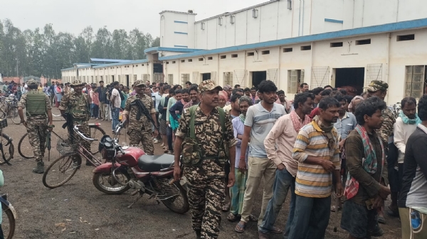 ভোটের আগে আলু সংরক্ষণ নিয়ে বিক্ষোভ, হাজিপুর হিমঘরের সামনে উত্তেজনা