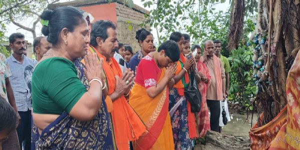কুলতলিতে বিজেপির লড়াকু মুখ মাধবী মহলদার, মন্দিরে পুজো দিয়ে প্রচার শুরু