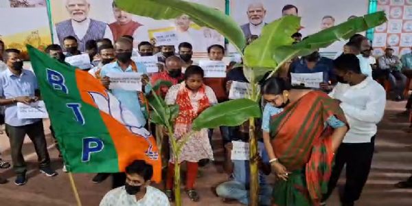 প্রার্থী পরিবর্তনের দাবিতে ফের সল্টলেক বিজেপি দফতরে বিক্ষোভ, ক্ষোভে বজবজের কর্মী-সমর্থকরা