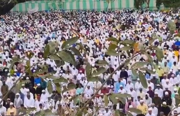 ঈদের নামাজ আদায়ে মুসল্লি (ফাইল ফটো) ঈদের নামাজ আদায়ে মুসল্লি (ফাইল ফটো)