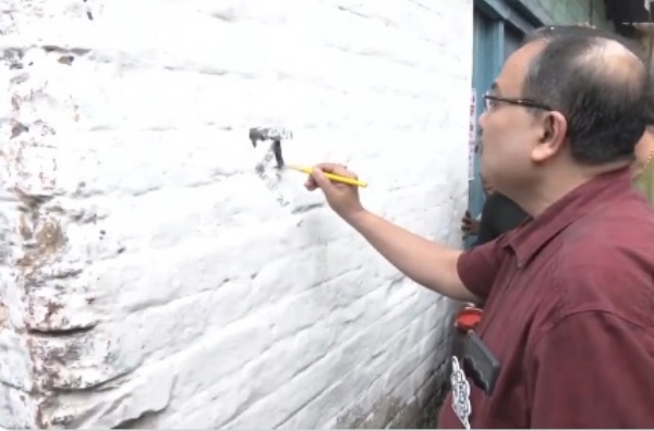 দেওয়াল লিখনের মধ্য দিয়ে নির্বাচনী প্রচার শুরু কুণালের