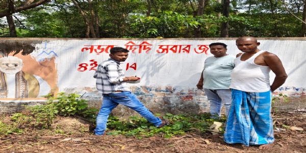 মানকরে প্রধানমন্ত্রীর পোস্টার ছেঁড়ার অভিযোগে উত্তেজনা