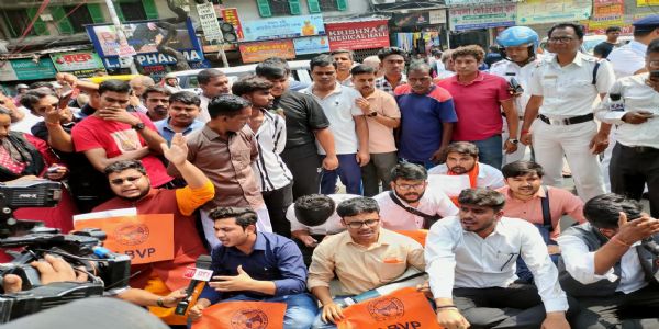 আরজি কর হাসপাতালে রোগী মৃত্যুর প্রতিবাদে এবিভিপি-র অবস্থান বিক্ষোভ