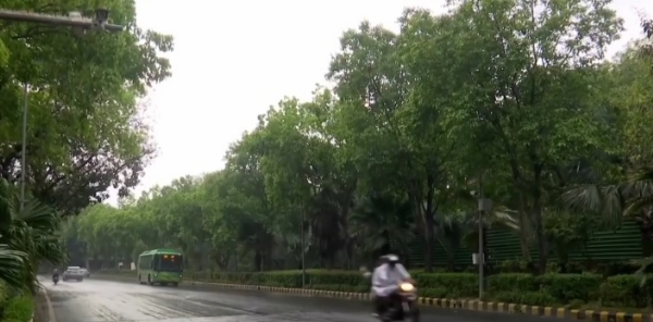পশ্চিমী ঝঞ্ঝার প্রভাবে আবহাওয়ার পরিবর্তন, হালকা বৃষ্টিতে ভিজল দিল্লি