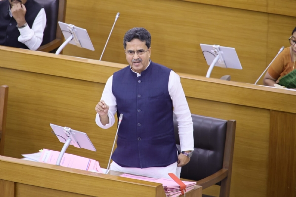 বিধানসভায় বক্তব্য রাখেন মুখ্যমন্ত্রী বিধানসভায় বক্তব্য রাখেন মুখ্যমন্ত্রী