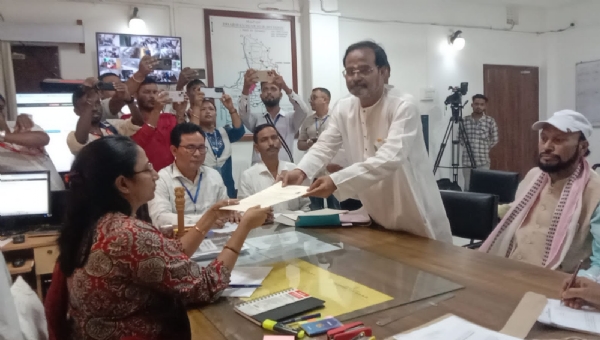 কংগ্রেস প্রার্থীর মনোনয়ন দাখিল