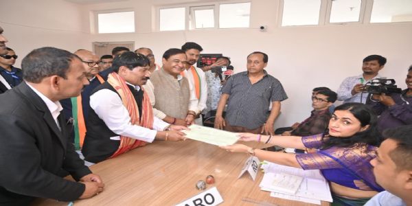 মনোনয়ন পেশ অগপ-র দুই শীর্ষ নেতা অতুল ও কেশবের, সঙ্গে ছিলেন বিজেপি নেতা হিমন্তবিশ্ব শৰ্মা