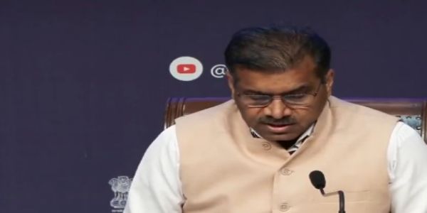 হরমুজ প্রণালী থেকে আসছে দু