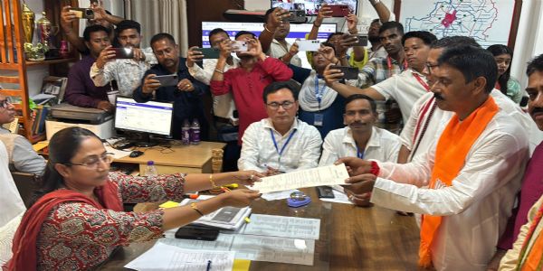 ধর্মনগর উপ-নির্বাচন : বিজেপি-এর শক্তি প্রদর্শন, মনোনয়ন জমা প্রার্থী জহর চক্রবর্তীর