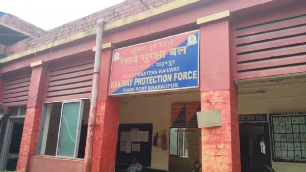 ক্ষোভ রেল ও কমিশনের বিরুদ্ধে