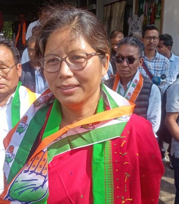 হাফলং আসনে মনোনয়ন দাখিল করে কংগ্ৰেস-প্ৰাৰ্থী নন্দিতা গার্লোসা