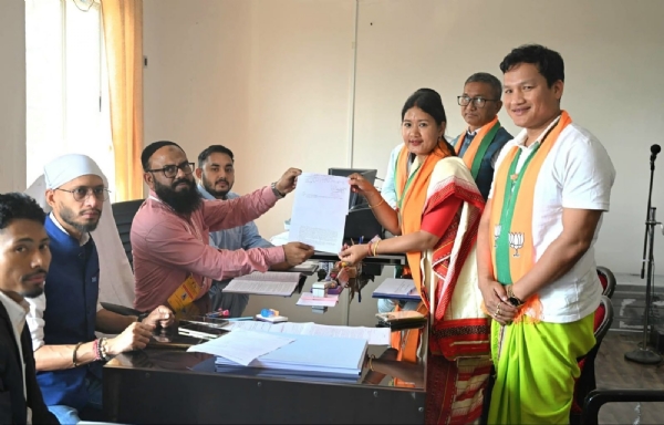 দেবোলাল গার্লোসা, সাংসদ হরেন সিং বেকে সঙ্গে নিয়ে মনোনয়ন দাখিল করছেন বিজেপি-প্রার্থী রূপালি লাংথাসা দেবোলাল গার্লোসা, সাংসদ হরেন সিং বেকে সঙ্গে নিয়ে মনোনয়ন দাখিল করছেন বিজেপি-প্রার্থী রূপালি লাংথাসা