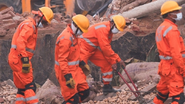 হিমঘর দুর্ঘটনায় উদ্ধারকাজ