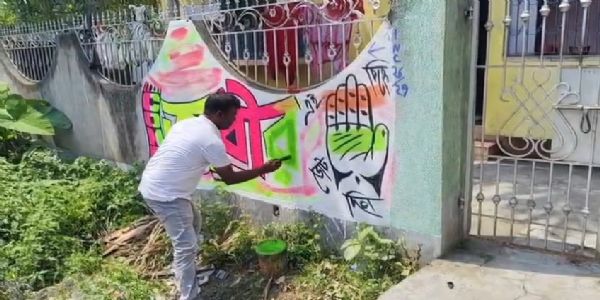 নাম ঘোষণার আগেই বহরমপুরে অধীরের নামে দেওয়াল লিখন কংগ্রেসের