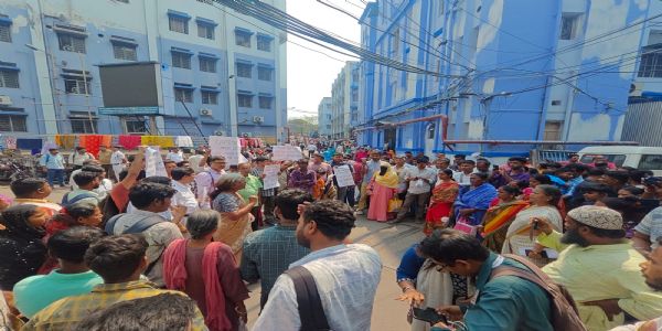 আর জি কর হাসপাতালে পরিকাঠামো উন্নতির দাবিতে বিক্ষোভ, ডেপুটেশন জমা চিকিৎসক-স্বাস্থ্যকর্মীদের