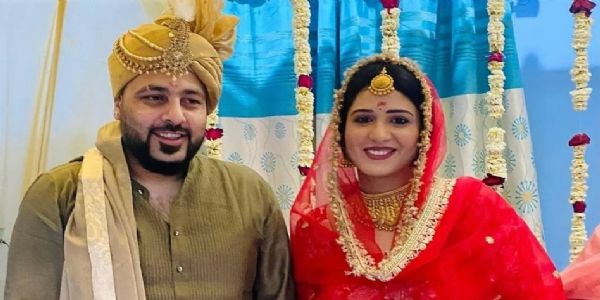 বিয়ের পোশাকে বাদশাহ-ঈশা, জোর জল্পনা নেটদুনিয়ায়