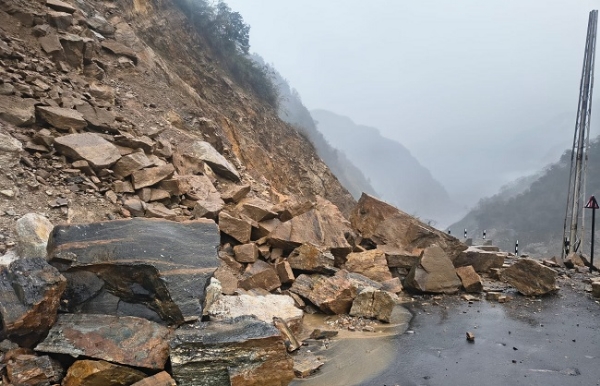 ভারী বৃষ্টিতে উত্তর সিকিমে ভূমিধস, আটকে পড়লেন বহু পর্যটক