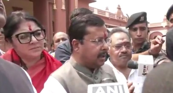 দক্ষিণেশ্বর মন্দিরে পুজো দিয়ে সোনার বাংলা-র জন্য মা ভবতারিণীর কাছে প্রার্থনা নিতিনের দক্ষিণেশ্বর মন্দিরে পুজো দিয়ে সোনার বাংলা-র জন্য মা ভবতারিণীর কাছে প্রার্থনা নিতিনের