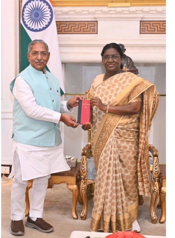 রাষ্ট্রপতির সঙ্গে সাক্ষাৎ করলেন নাগাল্যান্ডের মুখ্যমন্ত্রী রাষ্ট্রপতির সঙ্গে সাক্ষাৎ করলেন নাগাল্যান্ডের মুখ্যমন্ত্রী