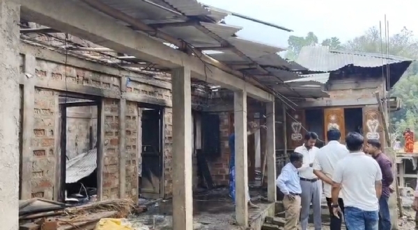 আগুনে পুড়ল তিনটি ঘর