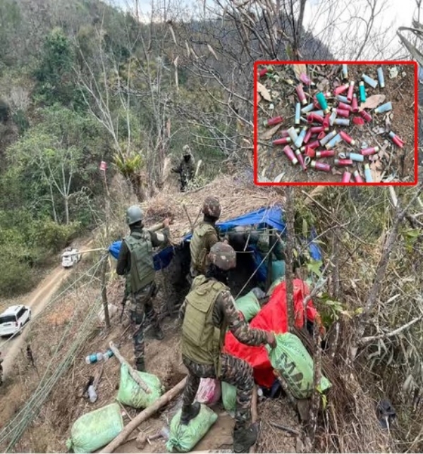 মণিপুরে নিরাপত্তা বাহিনীর অভিযানে বাঙ্কার থেকে অস্ত্র ও গোলাবারুদ উদ্ধার