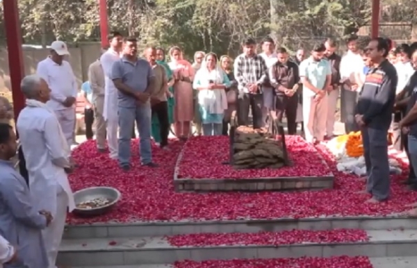 চিরঘুমে হরিশ রানা, নিষ্কৃতি মৃত্যুর পর শেষকৃত্য সম্পন্ন