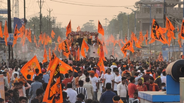 পানাগড় বাজারে রামনবমীর শোভাযাত্রায় উপচে পড়া ভিড়, ভক্তদের ঢল