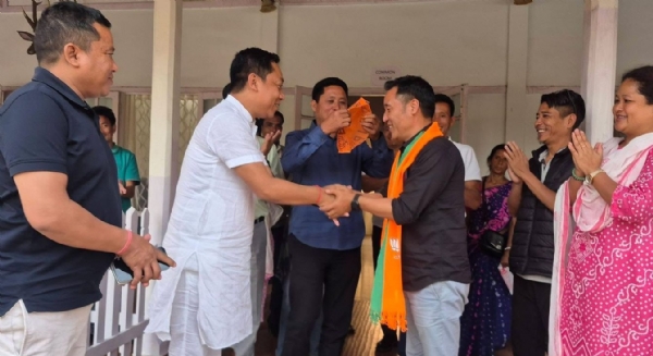 বিজেপিতে যোগদান ডিমা হাসাও জেলা কংগ্রেসের মুখপাত্র কে নিয়েলসন নৃয়ামের বিজেপিতে যোগদান ডিমা হাসাও জেলা কংগ্রেসের মুখপাত্র কে নিয়েলসন নৃয়ামের