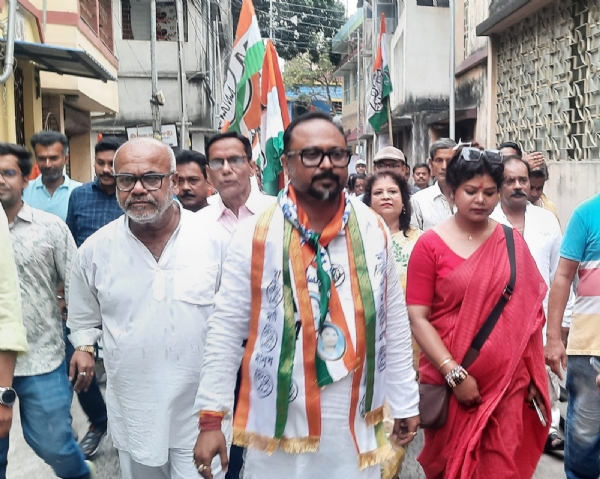 ভোটের প্রচারে তৃণমূল কংগ্রেস প্রার্থী