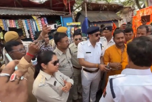 তলোয়ার নিয়ে রামনবমীর মিছিলে আপত্তি পুলিশের, উত্তেজনা নিউ টাউনে