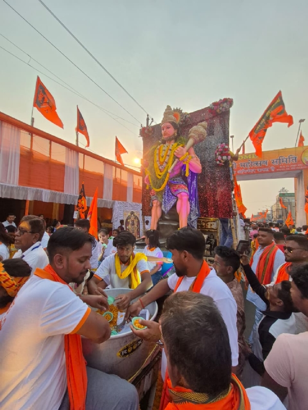 পানাগড় বাজারে রামনবমীর শোভাযাত্রায় উপচে পড়া ভিড়, ভক্তদের ঢল