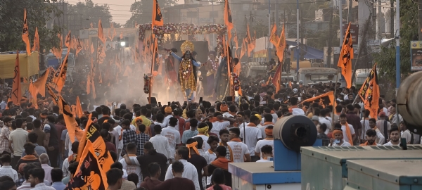 পানাগড় বাজারে রামনবমীর শোভাযাত্রায় উপচে পড়া ভিড়, ভক্তদের ঢল