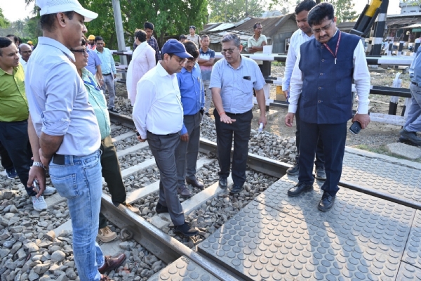 উন্নয়নমূলক কাজের পর্যালোচনা এনএফ রেলের জিএম চেতনকুমারের