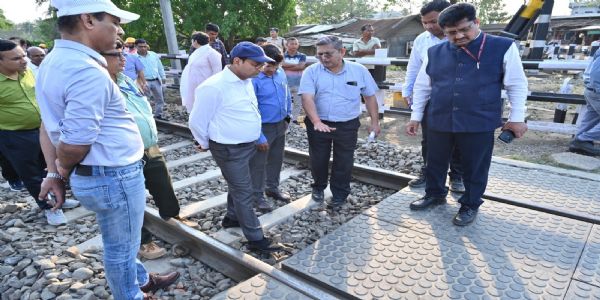 লামডিং ডিভিশনের একাধিক উন্নয়নমূলক কাজ পরিদর্শন এনএফ রেলের জিএম চেতনকুমারের