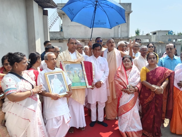 চূড়া উমোচন মহানাম অঙ্গনে চূড়া উমোচন মহানাম অঙ্গনে