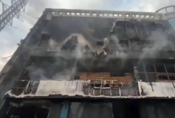 নয়ডায় বিশাল মেগা মার্টে ভয়াবহ আগুন, ক্ষয়ক্ষতির প্রচুর