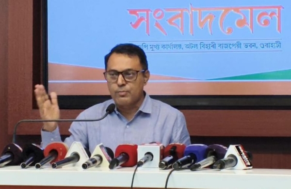 সাংবাদিক সম্মেলনে অসম বিজেপির মুখপাত্র জয়ন্তকুমার গোস্বামী সাংবাদিক সম্মেলনে অসম বিজেপির মুখপাত্র জয়ন্তকুমার গোস্বামী