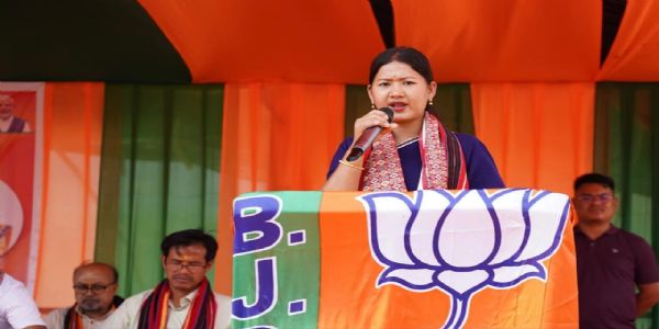 মাহুরে নির্বাচনী সমাবেশে উন্নয়নের নিরিখে বিজেপিকে ভোটদানের আহ্বান প্রার্থী রূপালির