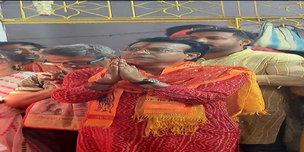 রামনবমীর পূণতিথিতে প্রার্থীদের মন্দিরে পুজোপাঠ পর্ব