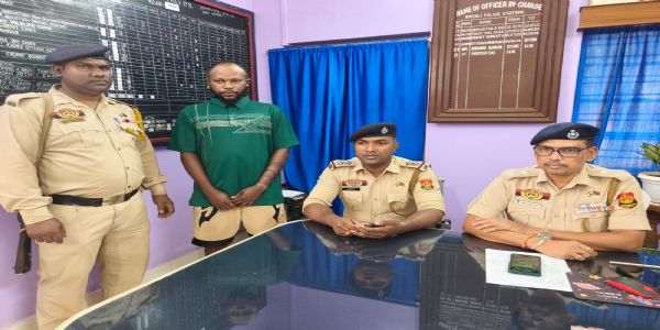 ক্যামেরুনের নাগরিক গ্রেফতার, পাসপোর্ট আইন সহ একাধিক ধারায় মামলা