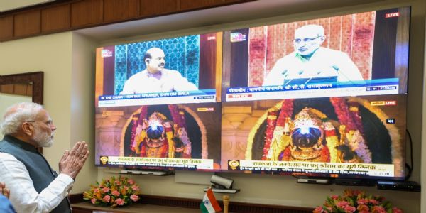 রামলালার প্রার্থনা প্রধানমন্ত্রীর, প্রত্যক্ষ করলেন সূর্য তিলক অনুষ্ঠান