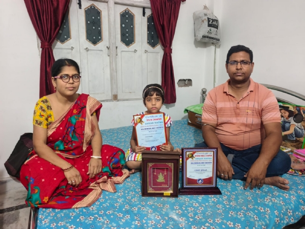 গোঘাটের অদিতির তুলিতে আন্তর্জাতিক স্বীকৃতি, ‘অঙ্কন রত্ন’ সম্মানে গর্বিত এলাকা