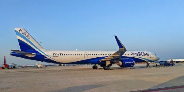 মাঝ আকাশে বিমানে যান্ত্রিক ত্রুটি, দিল্লি বিমানবন্দরে জরুরি অবতরণ