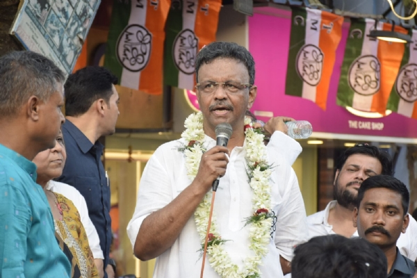 কলকাতা বন্দর কেন্দ্রের প্রার্থী ভোটপ্রচারে