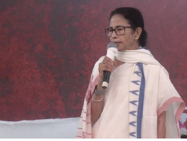 এলপিজি গ্যাসের দাম বৃদ্ধি নিয়ে সরব মমতা, মুখ্যমন্ত্রী দুষলেন কেন্দ্রকে