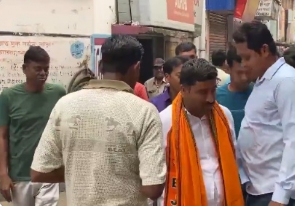 বীরভূমে জমে উঠেছে নির্বাচনী প্রচার, জনসংযোগে সাঁইথিয়ার বিজেপি প্রার্থী