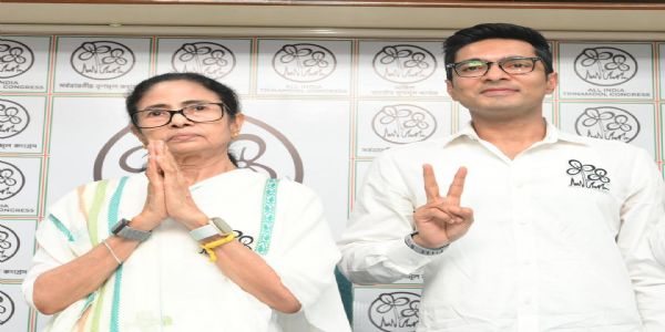 (রাউন্ড আপ) রবিবাসরীয় প্রচারে পৃথক জনসভা থেকে বিরোধী দলকে নিশানা মমতা–অভিষেকের