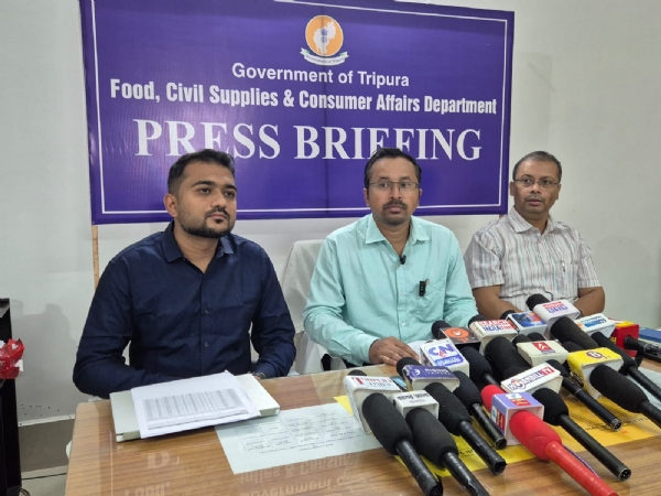 খাদ্য দফতরের আধিকারিকরা