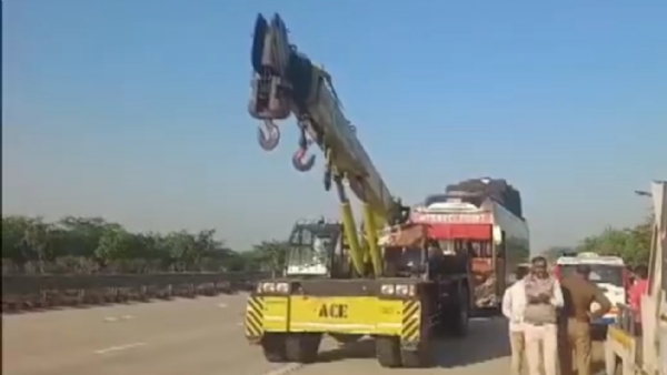 যাত্রিবাহী ইকো ভ্যানে ধাক্কা ডবল-ডেকার বাসের, মৃত ৬